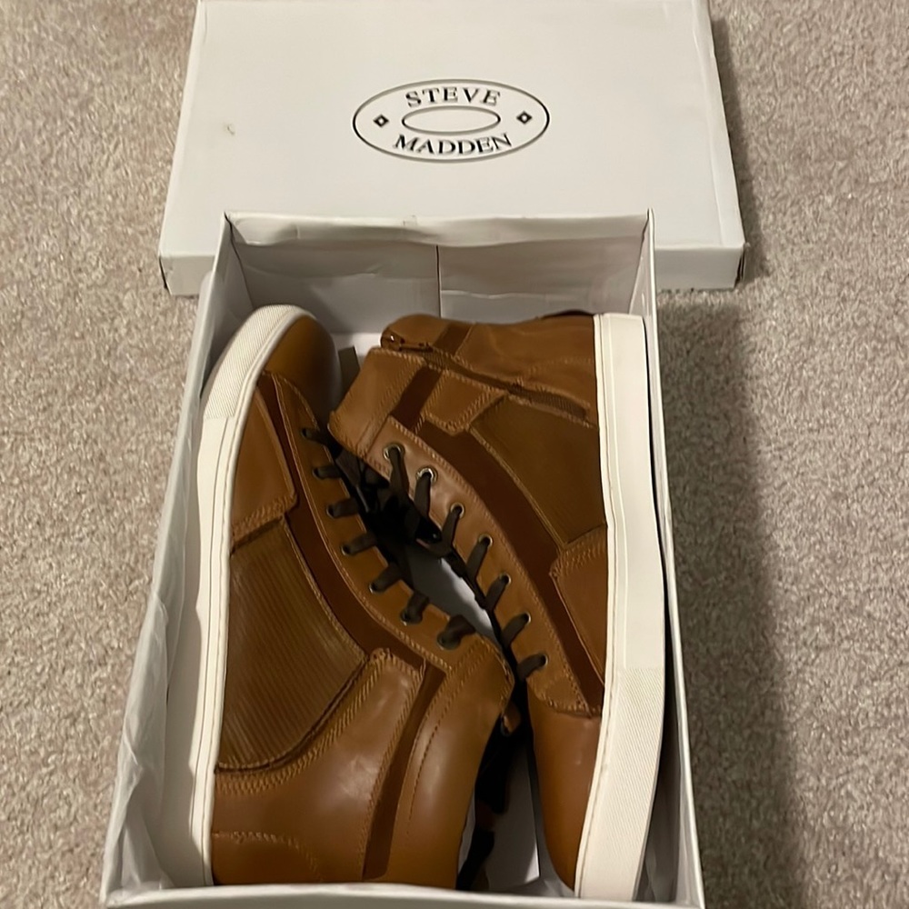 Brand New Steve Madden “Yourz” Cognac Leather Sneakers